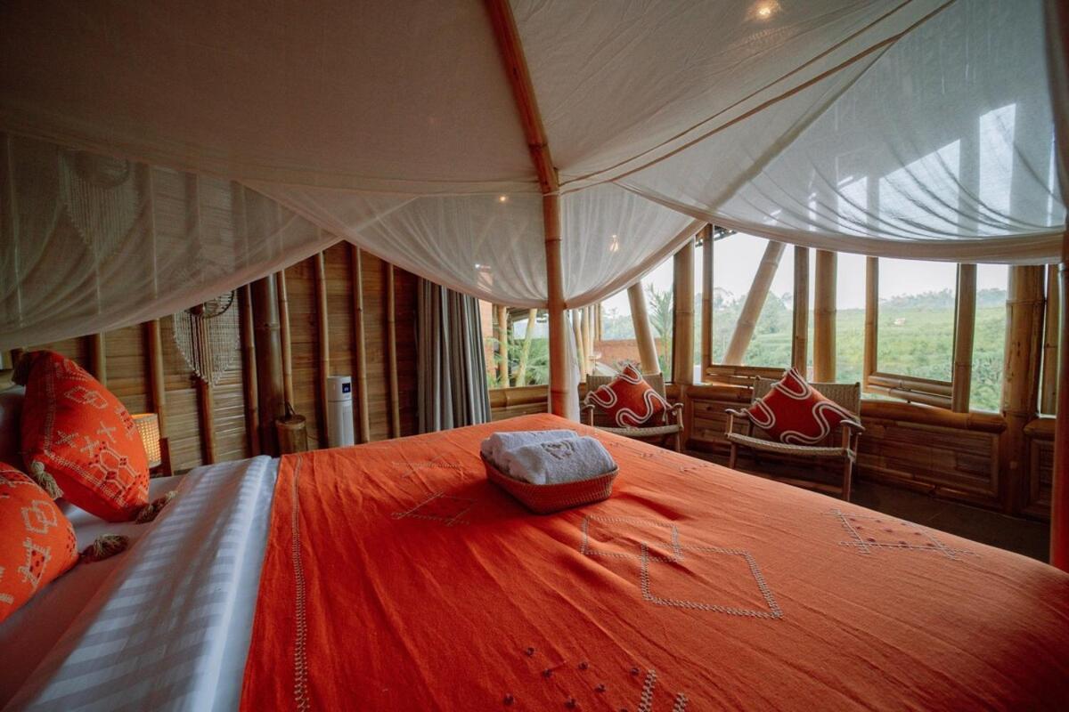 Cr Tris Casa De Bambu * Selat
