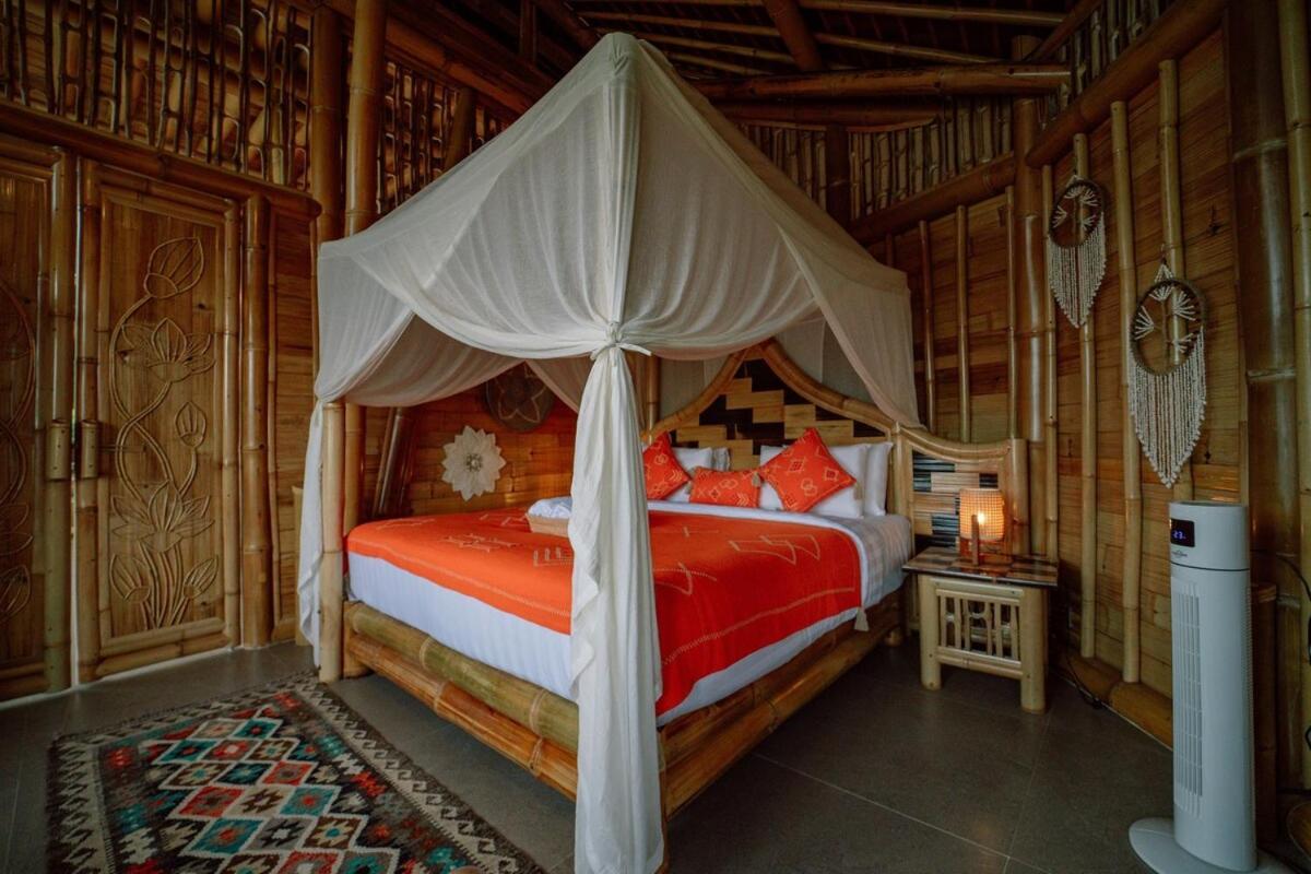 Cr Tris Casa De Bambu Villa Selat