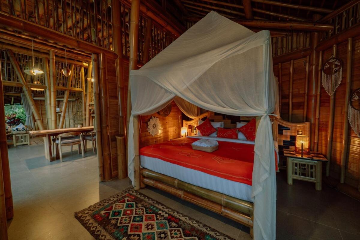 Cr Tris Casa De Bambu * Selat
