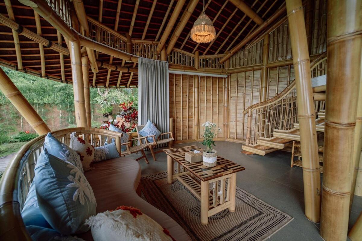 Cr Tris Casa De Bambu Selat